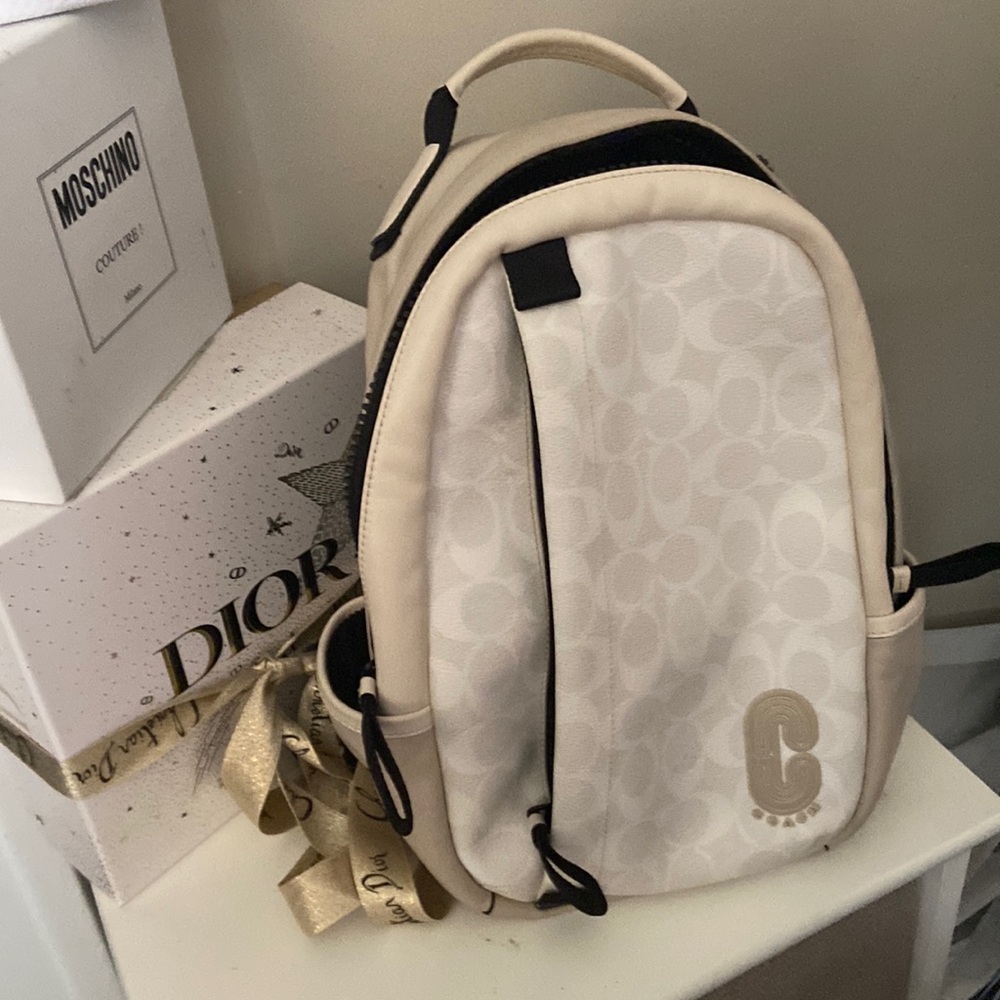 Coach Cream/white/tan sling back bag